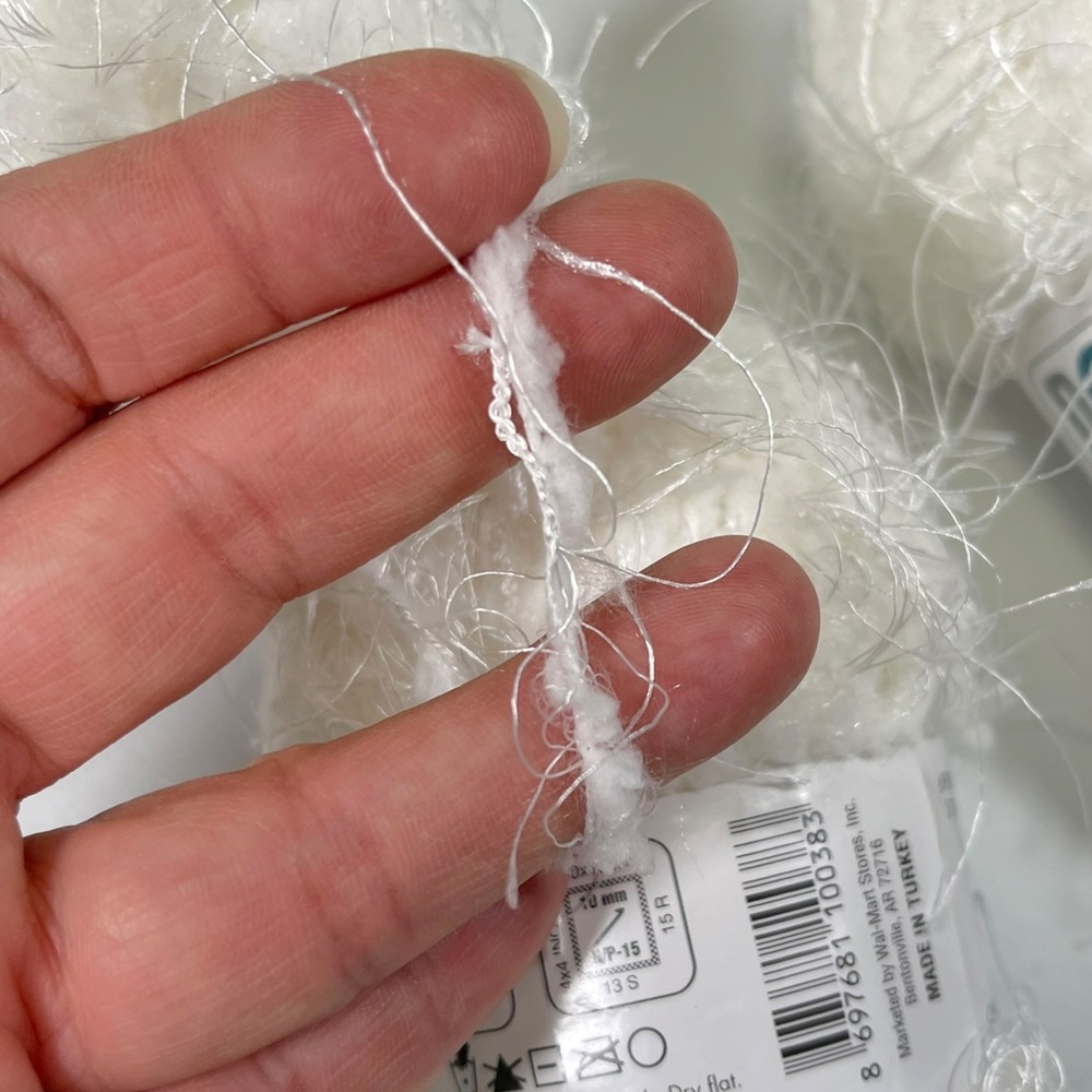 Lot of 3 Skeins No Boundaries 50g White Eyelash Yarn Fuzzy‎ Bulky Texture DIY - Picture 6 of 7